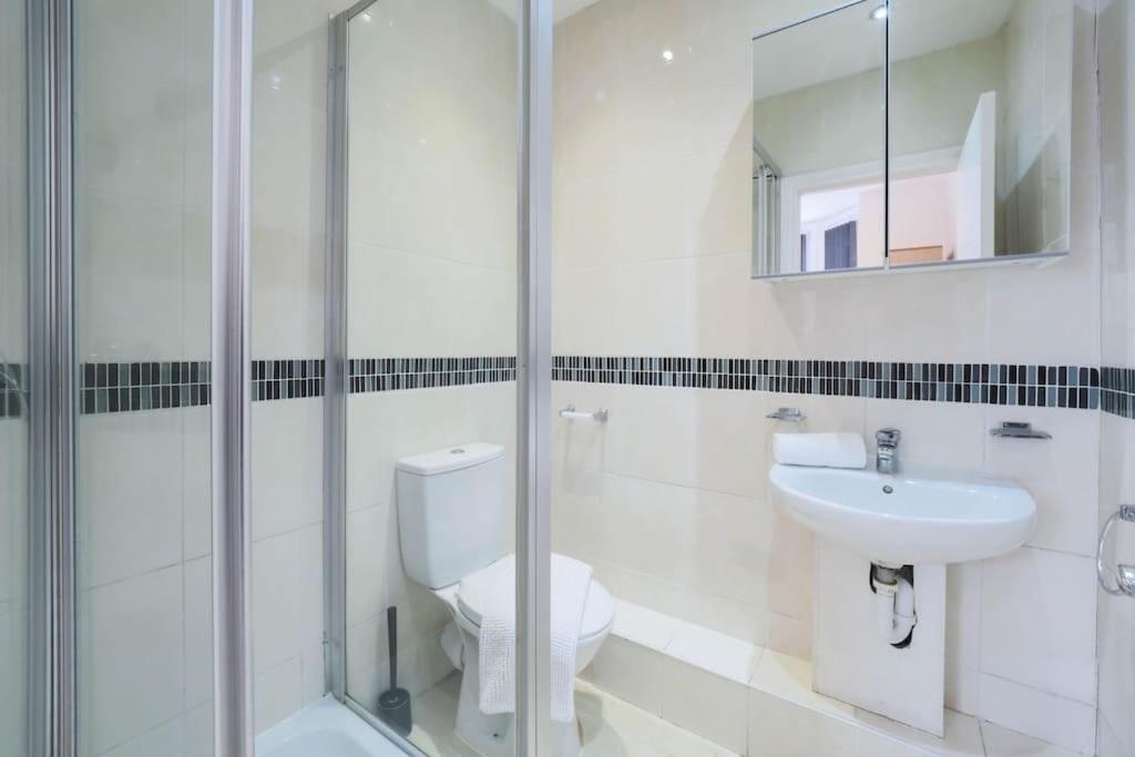 S3 Full In Kilburn With Kitchen Zone 2 Londra