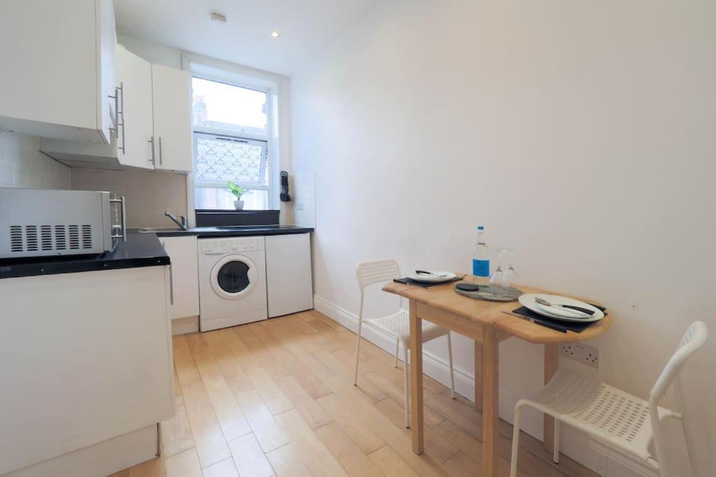 S3 Full In Kilburn With Kitchen Zone 2 Londra