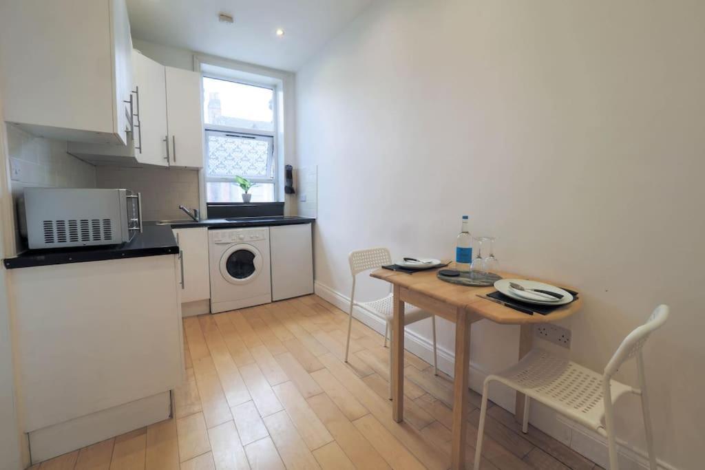 S3 Full In Kilburn With Kitchen Zone 2 * Londra