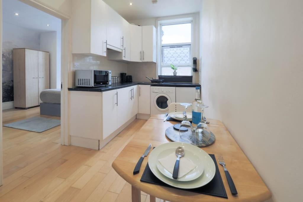 S3 Full In Kilburn With Kitchen Zone 2 Londra
